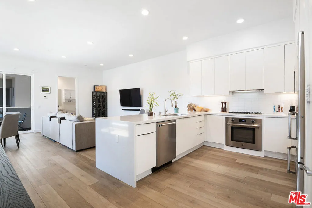 10919 1/2 Otsego Street, North Hollywood, California 91601 home-pic-26